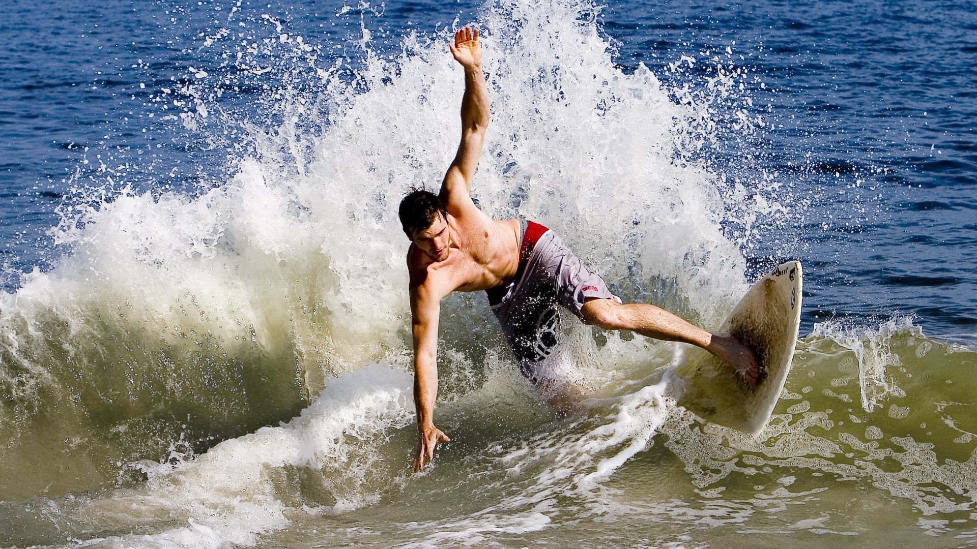 库里状态火热难救主，湖人加时鏖战力克北京队